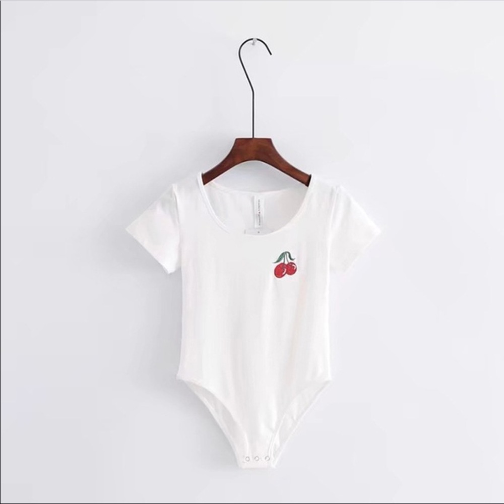 🍒IN STOCK🍒 White cherry bodysuit tee shirt - Picture 2 of 3